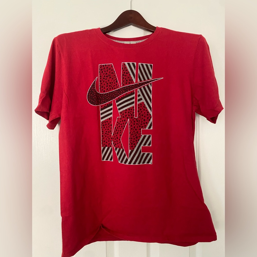 Red, Large, Nike short sleeve shirt.